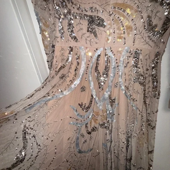 NWT | Mac Duggal 5217 Nude Elegant Sequin Embellished Cream Gown Size 4 - Picture 11 of 12